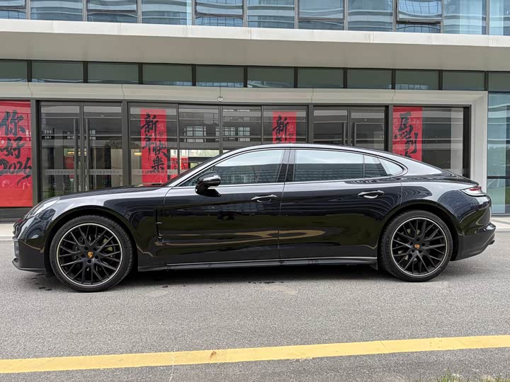 Фото 3 - Porsche Panamera