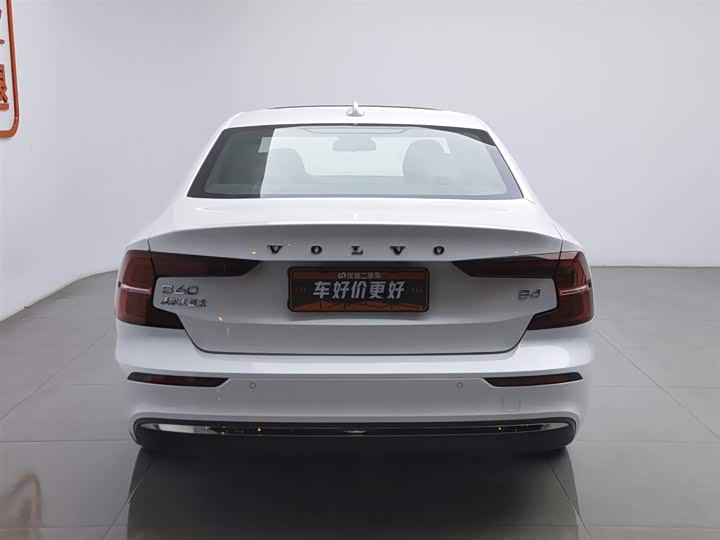 Фото 4 - Volvo S60