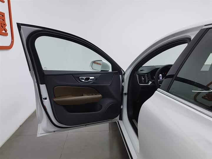 Фото 8 - Volvo S60