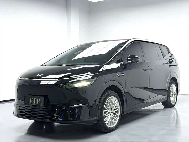 Фото 1 - XPeng X9