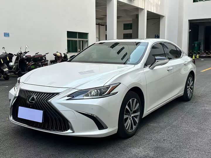 Фото 5 - Lexus ES