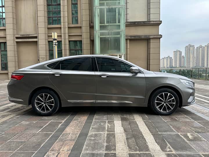 Geely Emgrand GT 2021 2021款 1.8T 领航版+