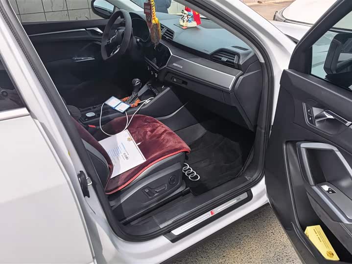 Фото 8 - Audi Q3