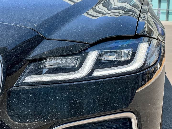 Фото 6 - Jaguar XE L