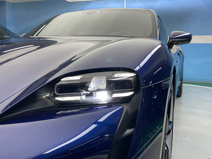 Photo 4 - Porsche Taycan