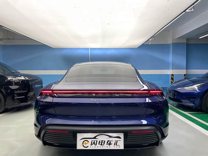 Photo 7 - Porsche Taycan