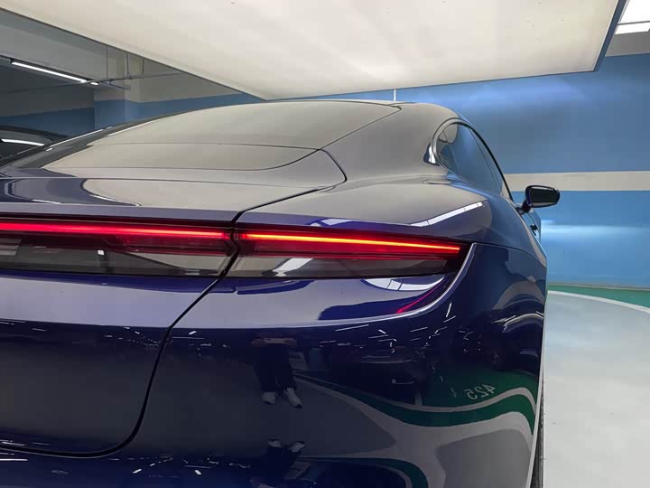 Photo 9 - Porsche Taycan