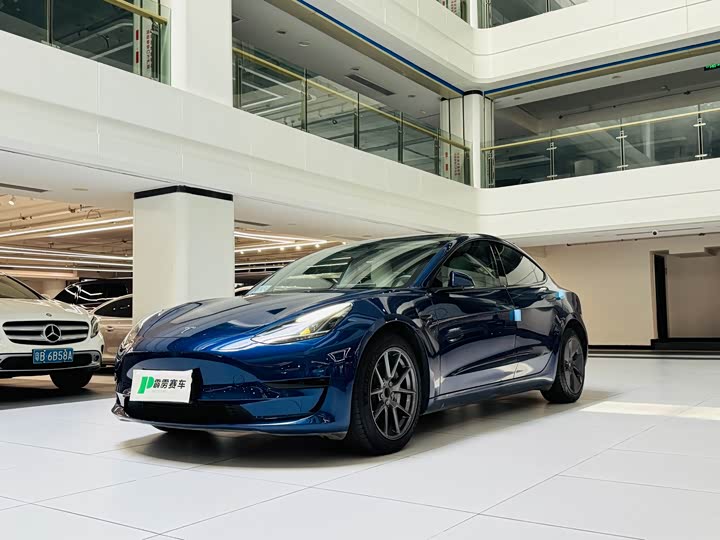 Фото 2 - Tesla Model 3