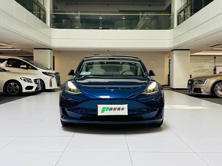 Фото 3 - Tesla Model 3