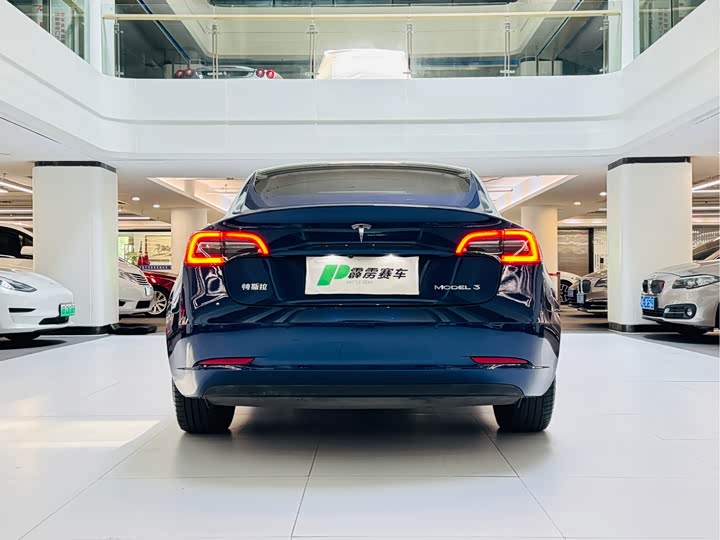 Фото 6 - Tesla Model 3