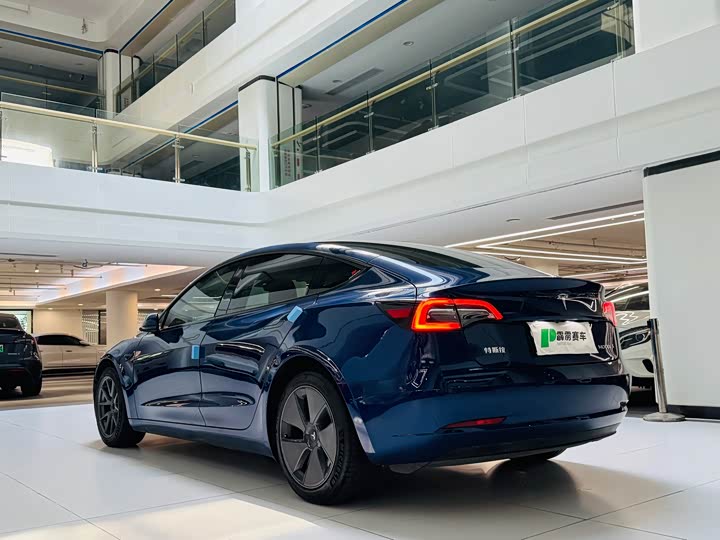 Фото 7 - Tesla Model 3