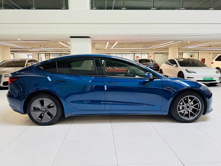 Фото 8 - Tesla Model 3