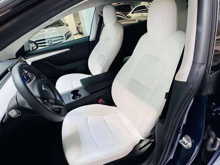 Фото 9 - Tesla Model 3