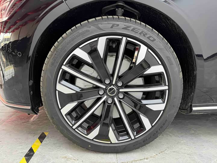 Фото 8 - Volvo S90