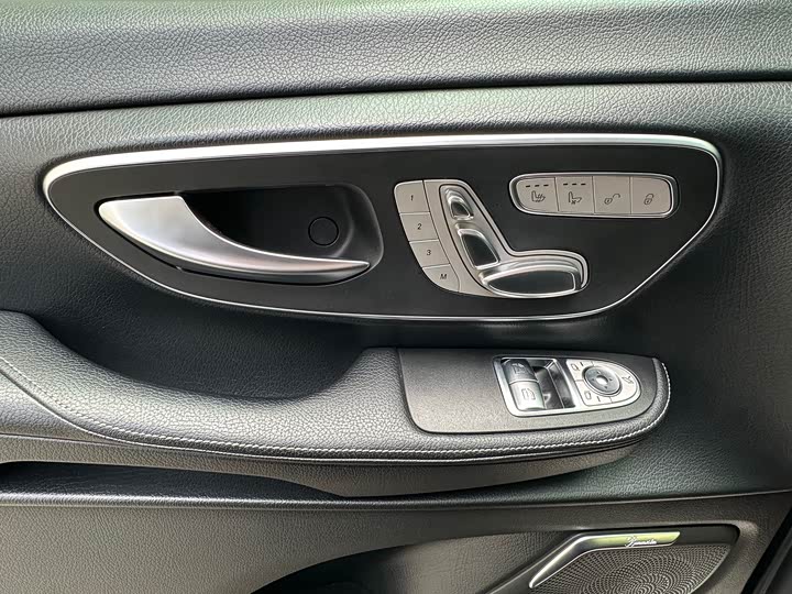 Фото 9 - Mercedes-Benz V-Class