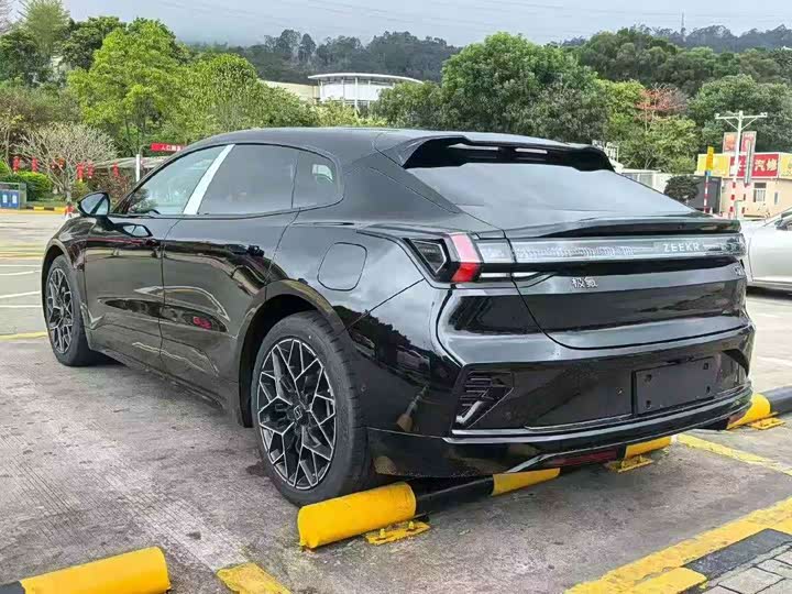 Фото 3 - Zeekr 001