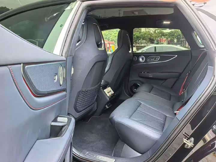 Фото 4 - Zeekr 001