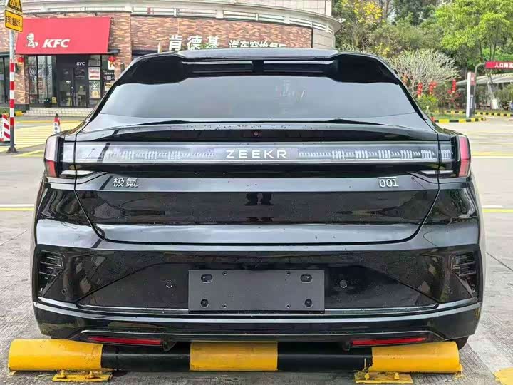 Фото 6 - Zeekr 001