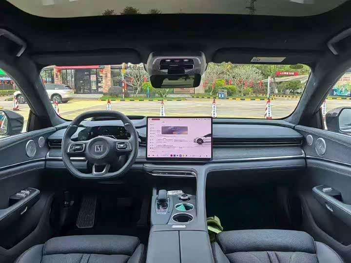 Фото 7 - Zeekr 001