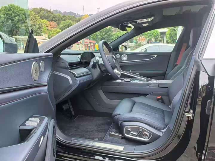 Фото 9 - Zeekr 001