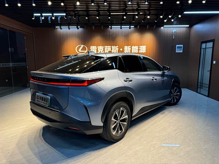 Фото 3 - Lexus RZ