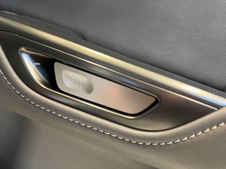 Фото 8 - Lexus RZ