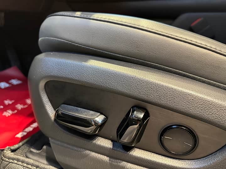 Фото 9 - Lexus RZ