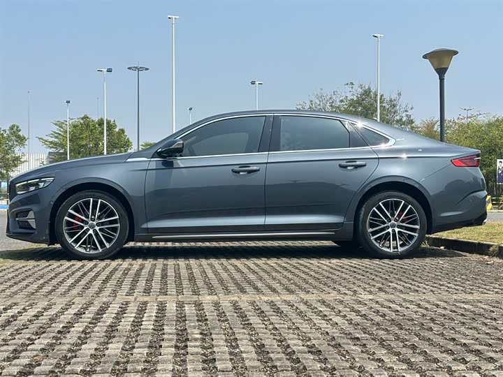 Фото 3 - Geely Preface