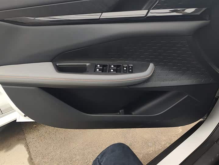 Фото 7 - Changan UNI-V