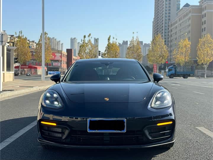 Photo 2 - Porsche Panamera