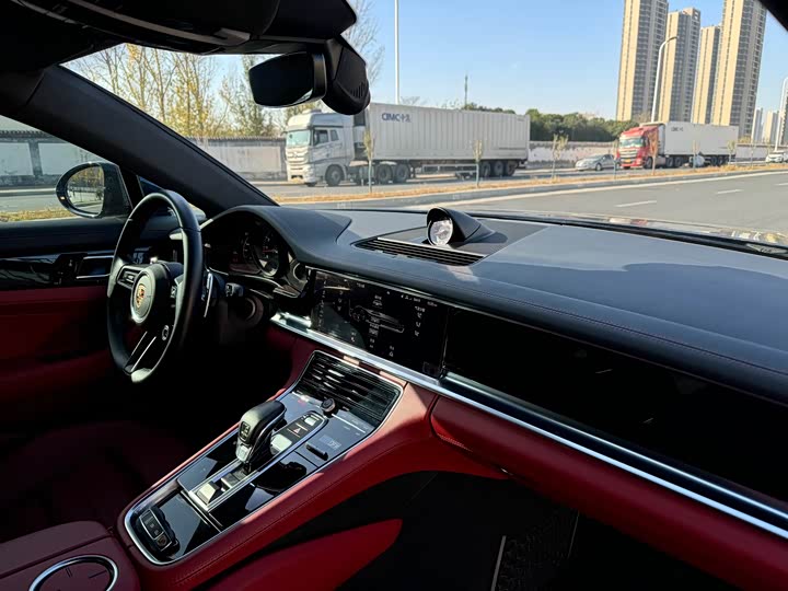 Photo 8 - Porsche Panamera