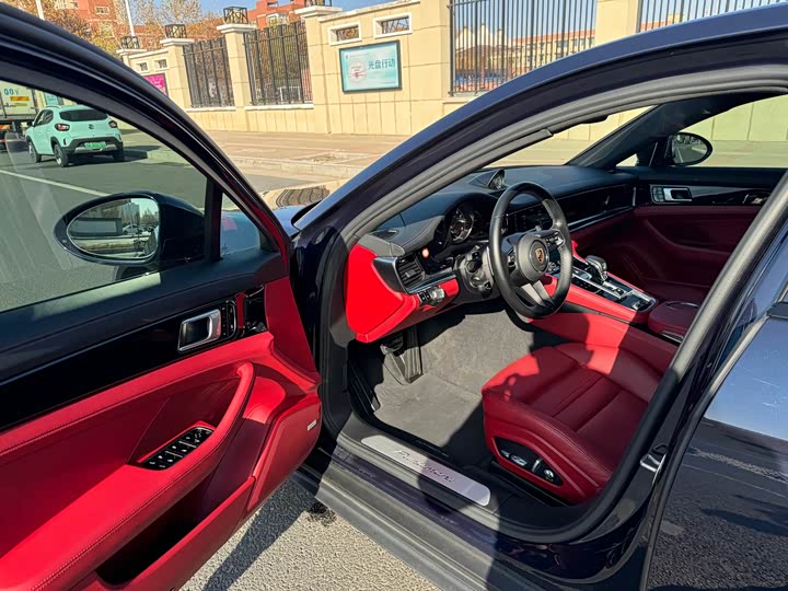 Photo 9 - Porsche Panamera