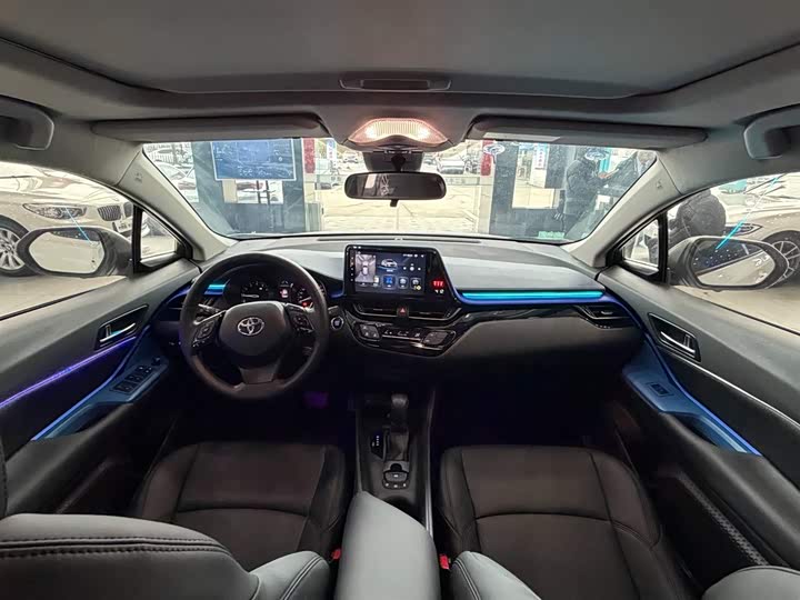 Фото 5 - Toyota C-HR