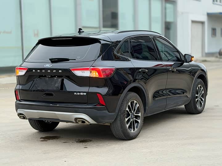 Фото 7 - Ford Escape