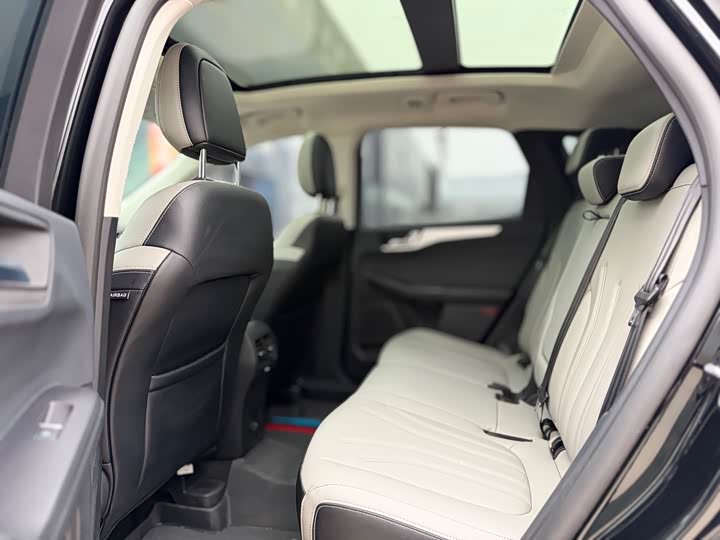 Фото 9 - Ford Escape