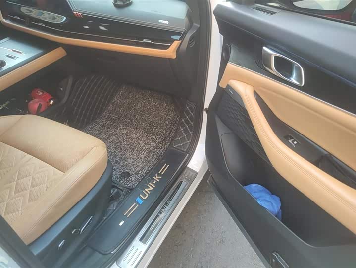 Фото 8 - Changan UNI-K