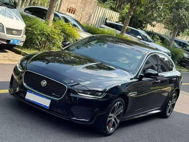 Фото 1 - Jaguar XE L