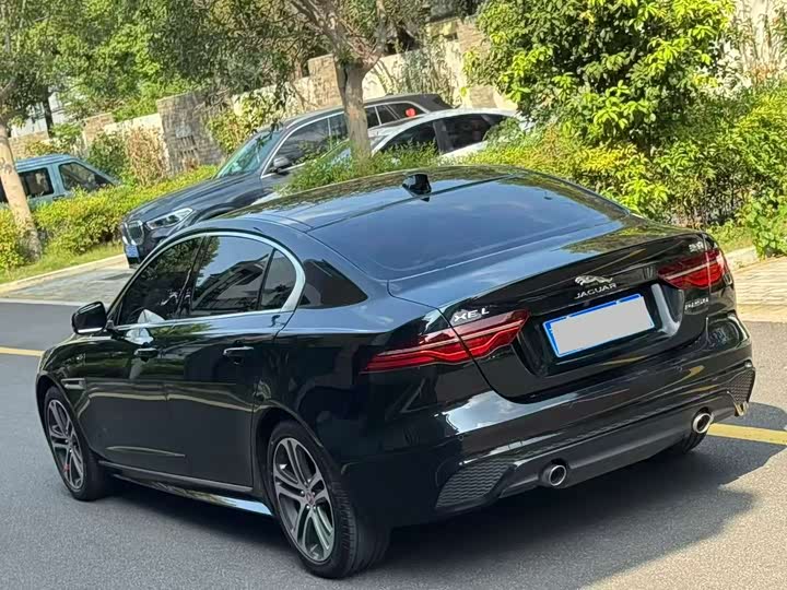 Фото 9 - Jaguar XE L