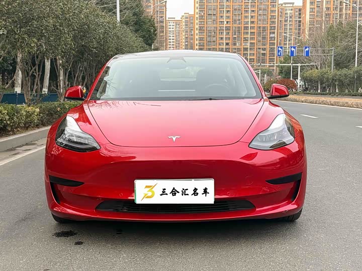 Фото 2 - Tesla Model 3
