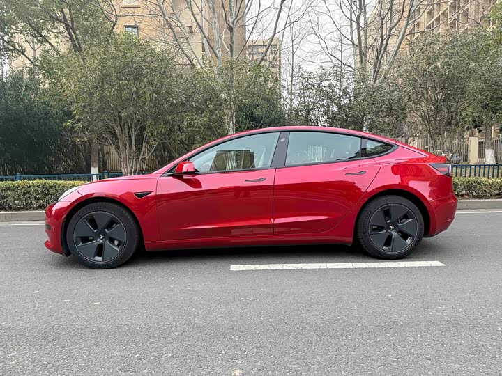 Фото 5 - Tesla Model 3