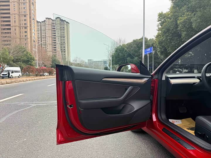 Фото 6 - Tesla Model 3