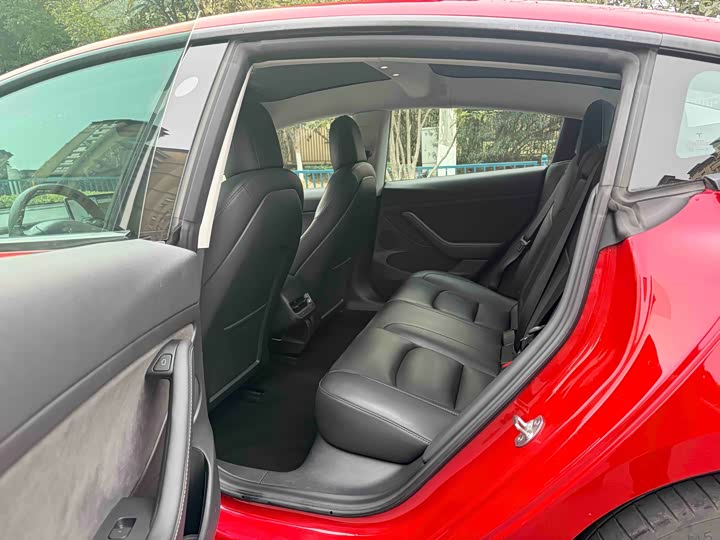 Фото 8 - Tesla Model 3