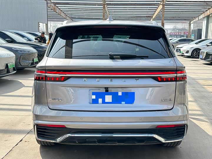 Фото 8 - Geely Monjaro