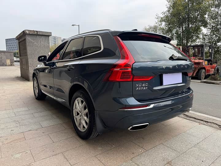 Photo 5 - Volvo XC60