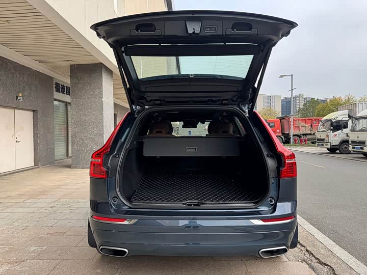 Photo 8 - Volvo XC60