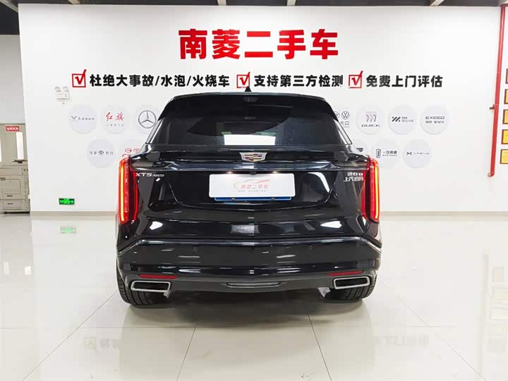 Photo 4 - Cadillac XT5
