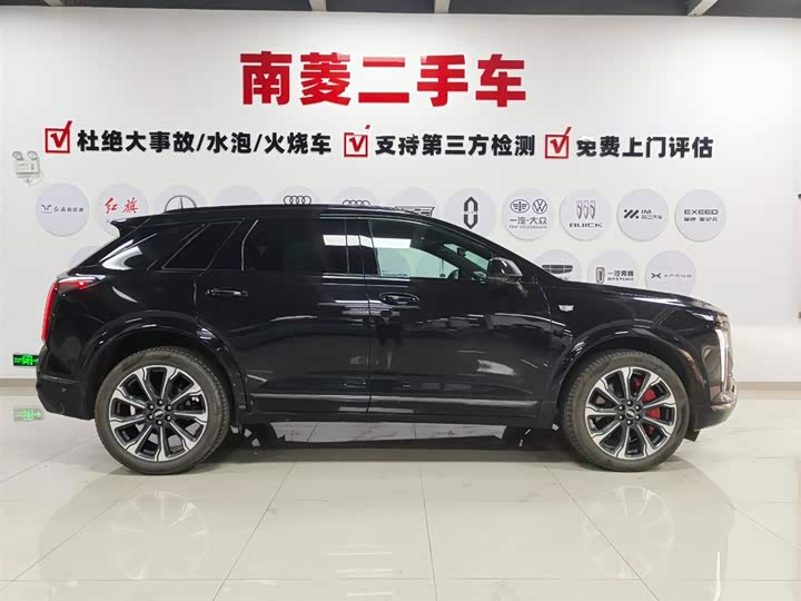 Photo 7 - Cadillac XT5