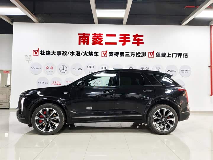 Photo 8 - Cadillac XT5