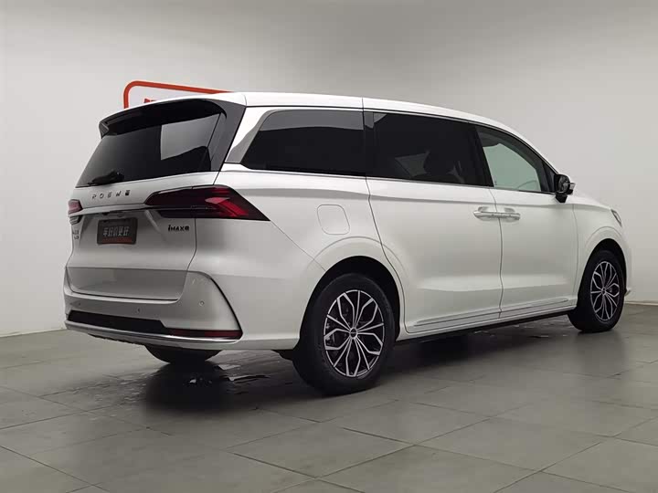 Photo 2 - Roewe iMax 8 EV