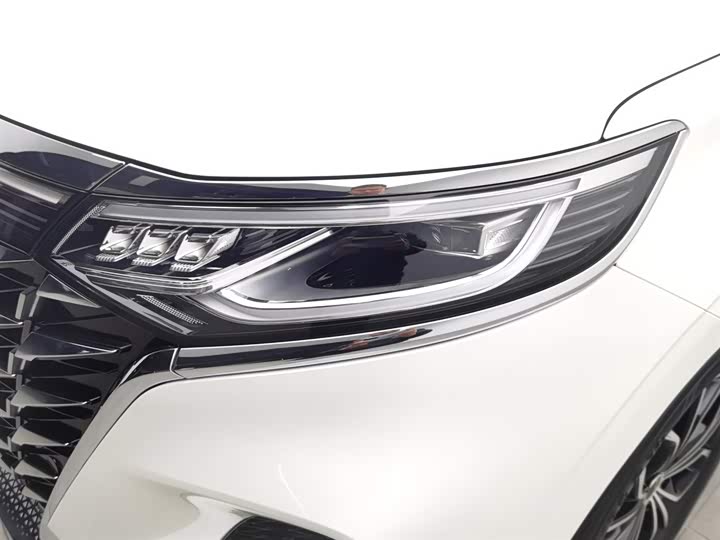 Photo 7 - Roewe iMax 8 EV